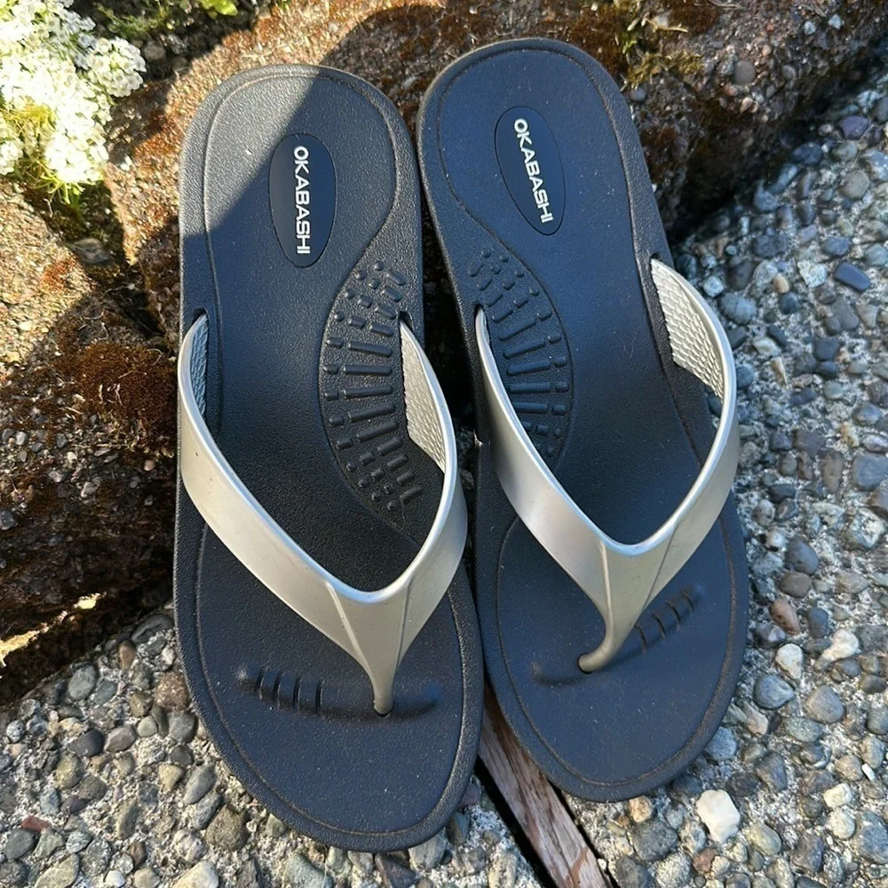 Okabashi silver made in USA flip flops SZ M/L